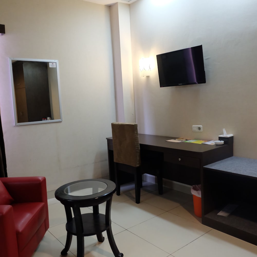 Hotel Grand Kartika 44/63