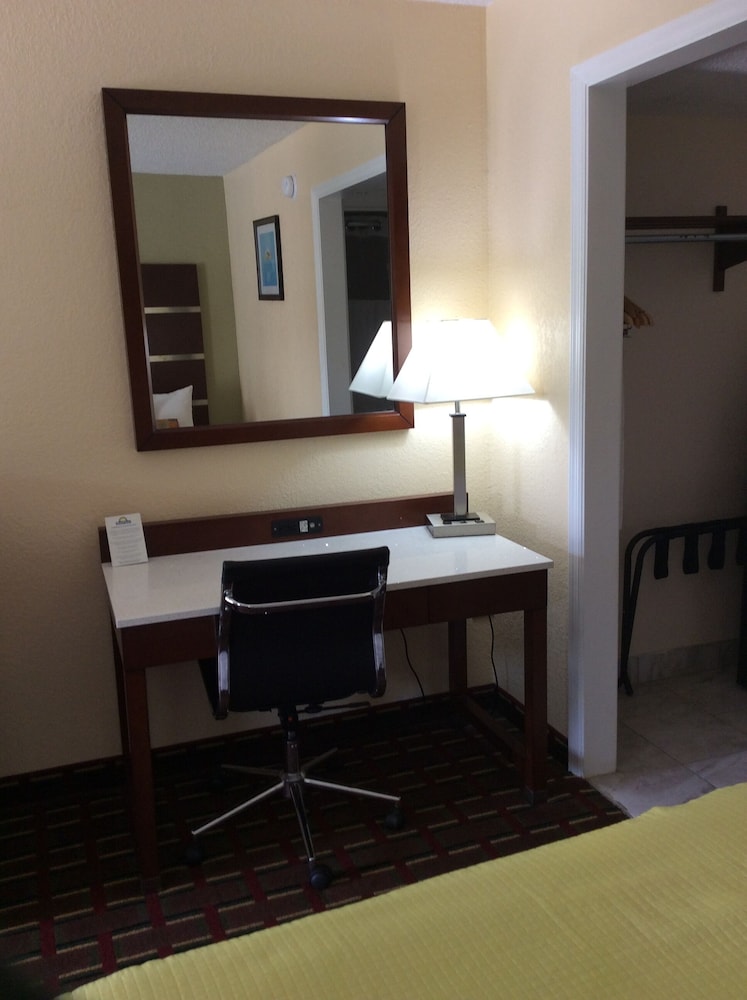Days Inn by Wyndham Cornelia 17/21