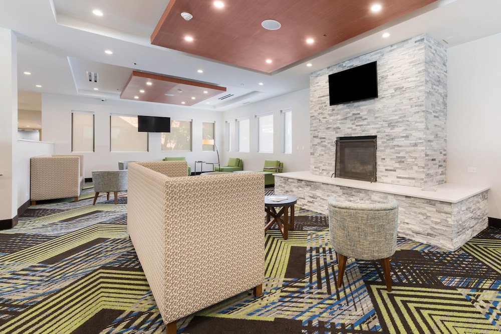 Holiday Inn Express Naperville 61/69