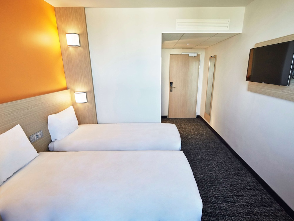 Kyriad ECO - Clermont Ferrand Estaing 12/42