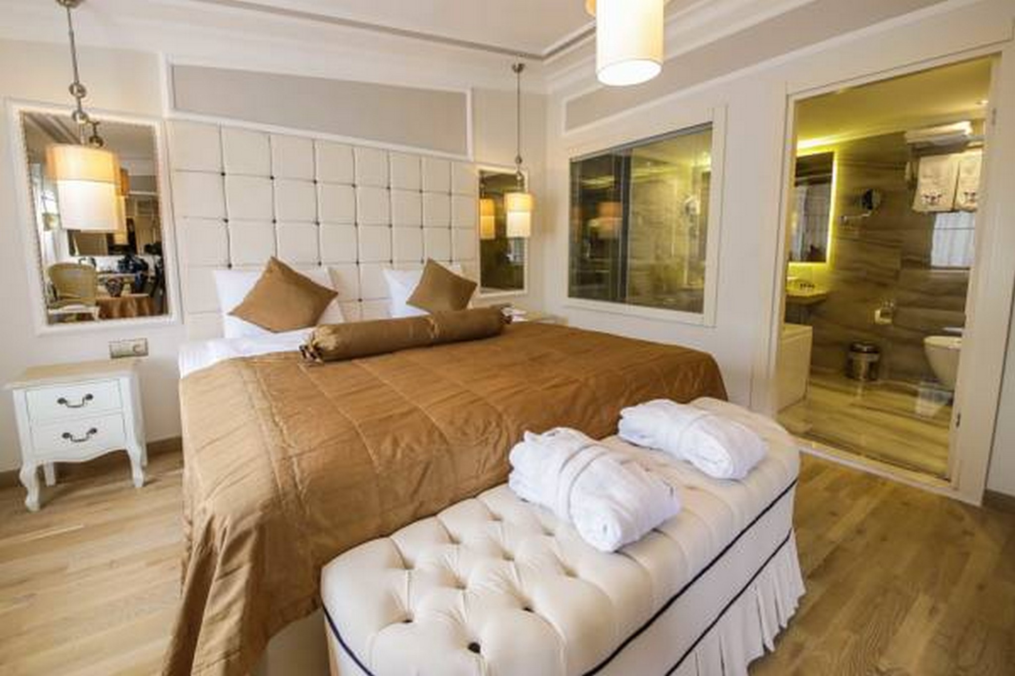 Deluxe, Double Bed, Bathtub