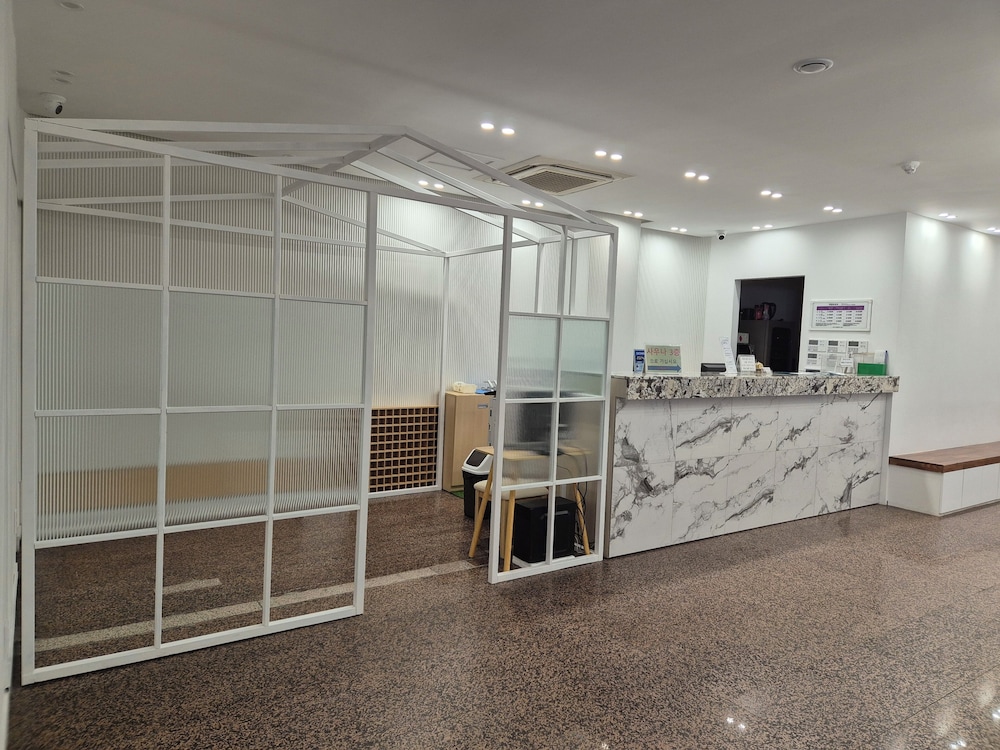 Gwang Jang Hotel 35/38
