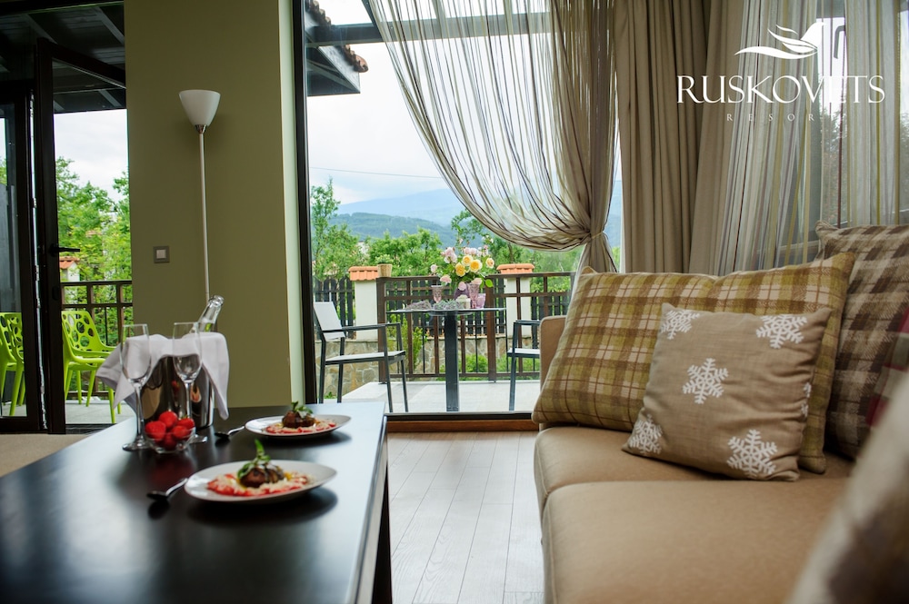 RUSKOVETS RESORT 39/61