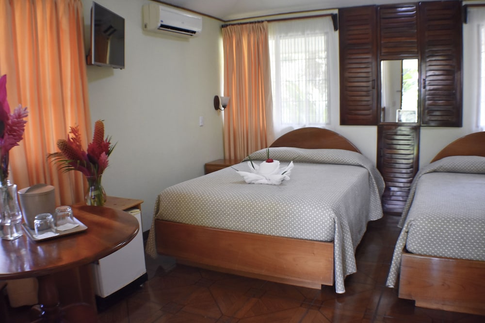 Arenal Country Inn 30/63