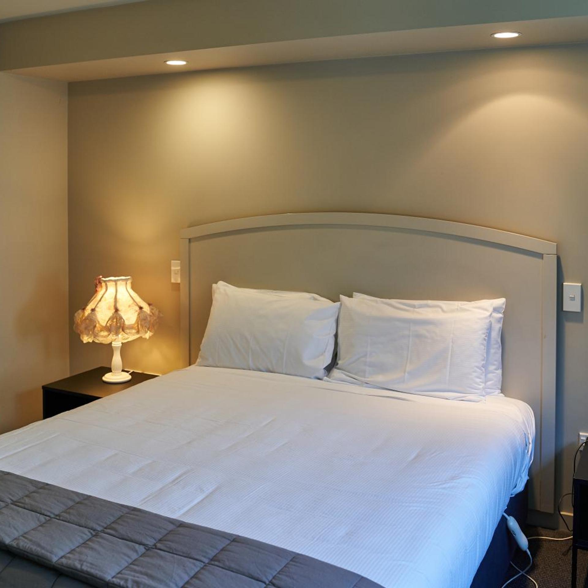 AZENA MOTEL 26/50