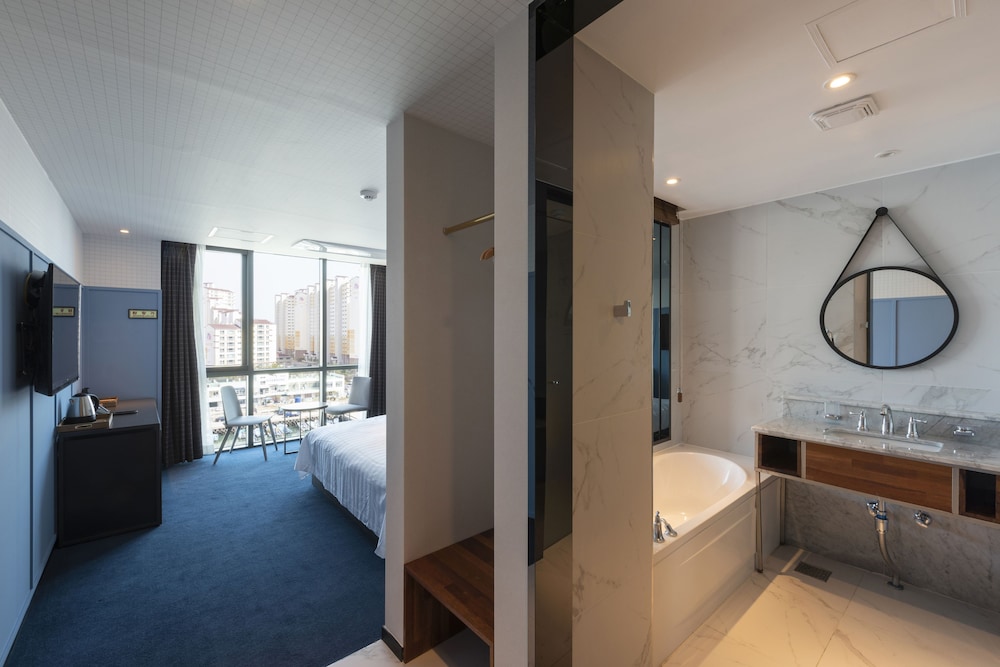 Brown-dot Hotel Sinho 34/38