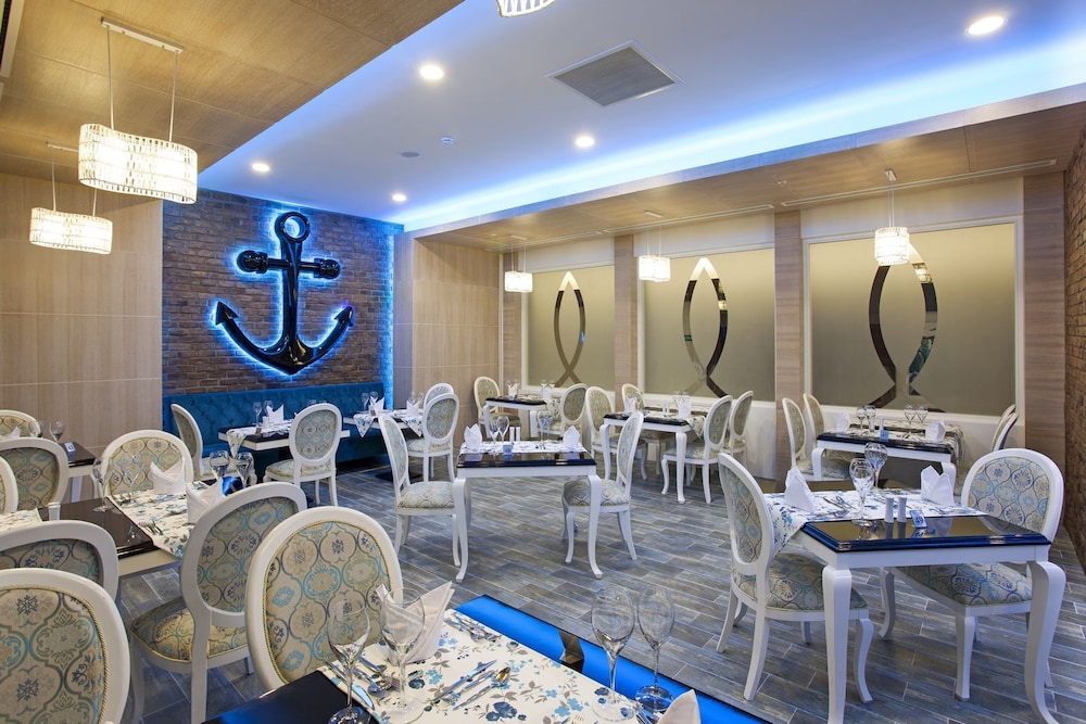 Luna Blanca Resort & Spa 25/50