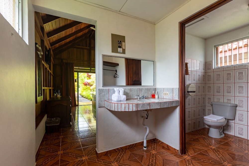 Arenal History Inn 44/46