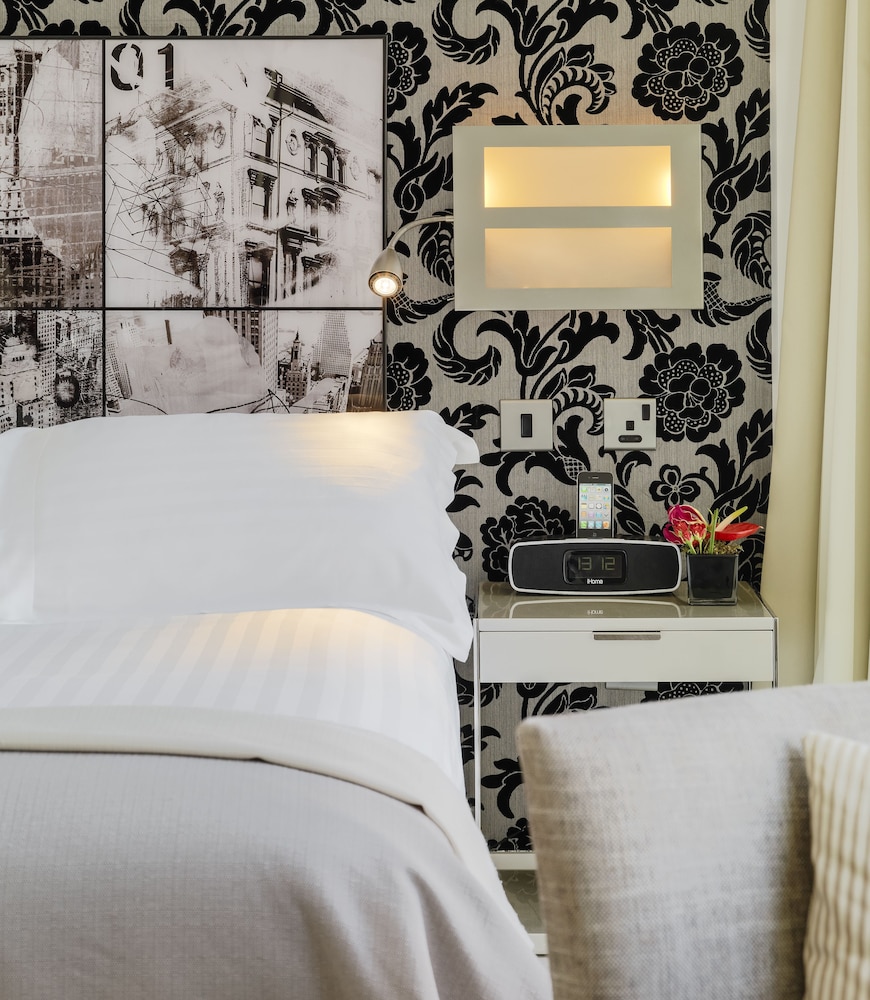 H10 London Waterloo Hotel 30/68