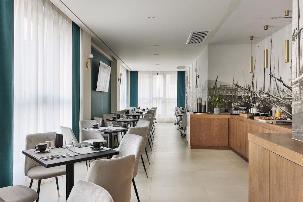 Athenarum Portus Life & Style Hotel Piraeus 45/58