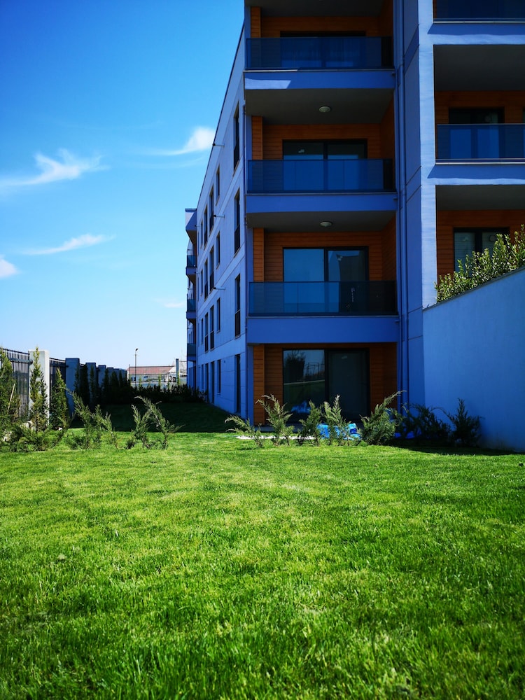 Green Hills Suites 5/60