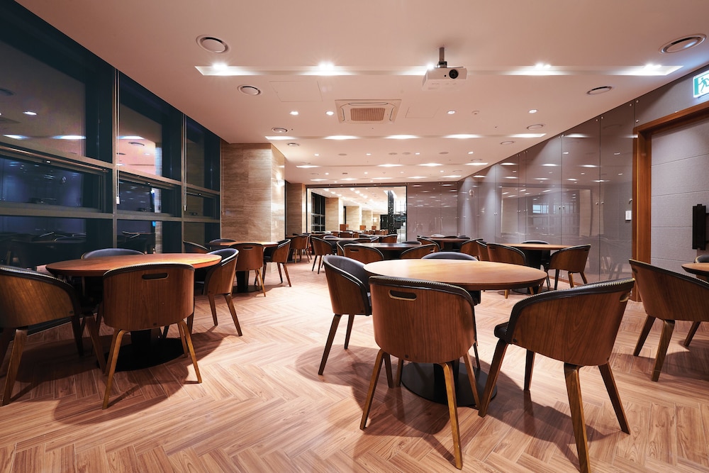 Traum Valley Hotel (ex. Jeongseon Grand Intoraon Hotel) 50/64