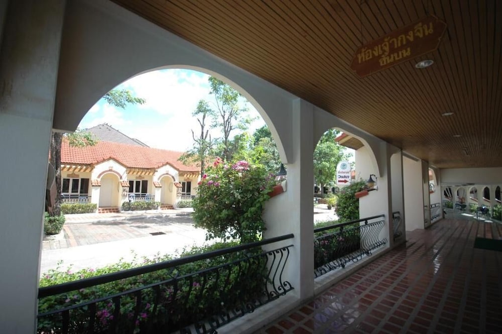 Dad D Resort by Lopburi Inn Resort 17/63
