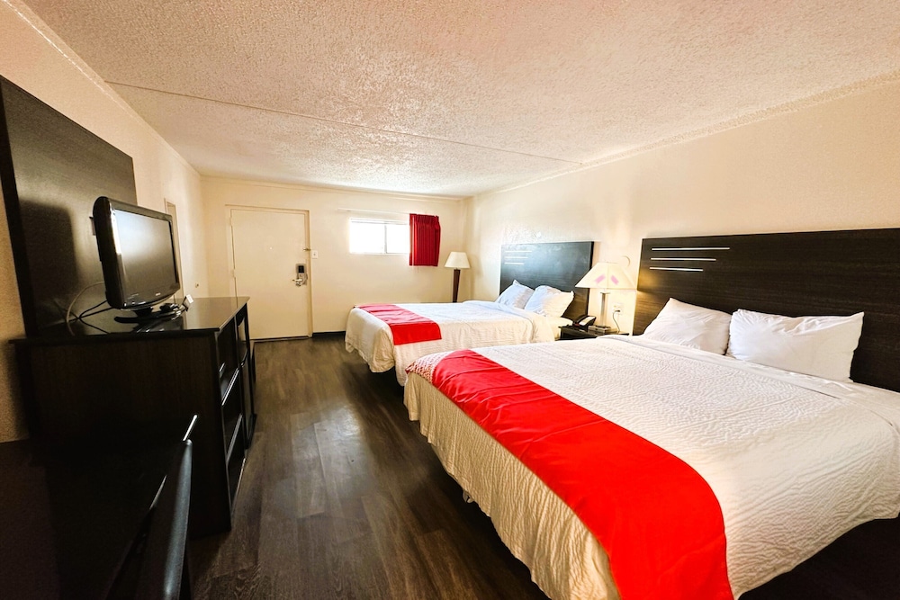 Oyo Hotel San Antonio Lackland AFB/Seaworld Hwy 90 W 19/52