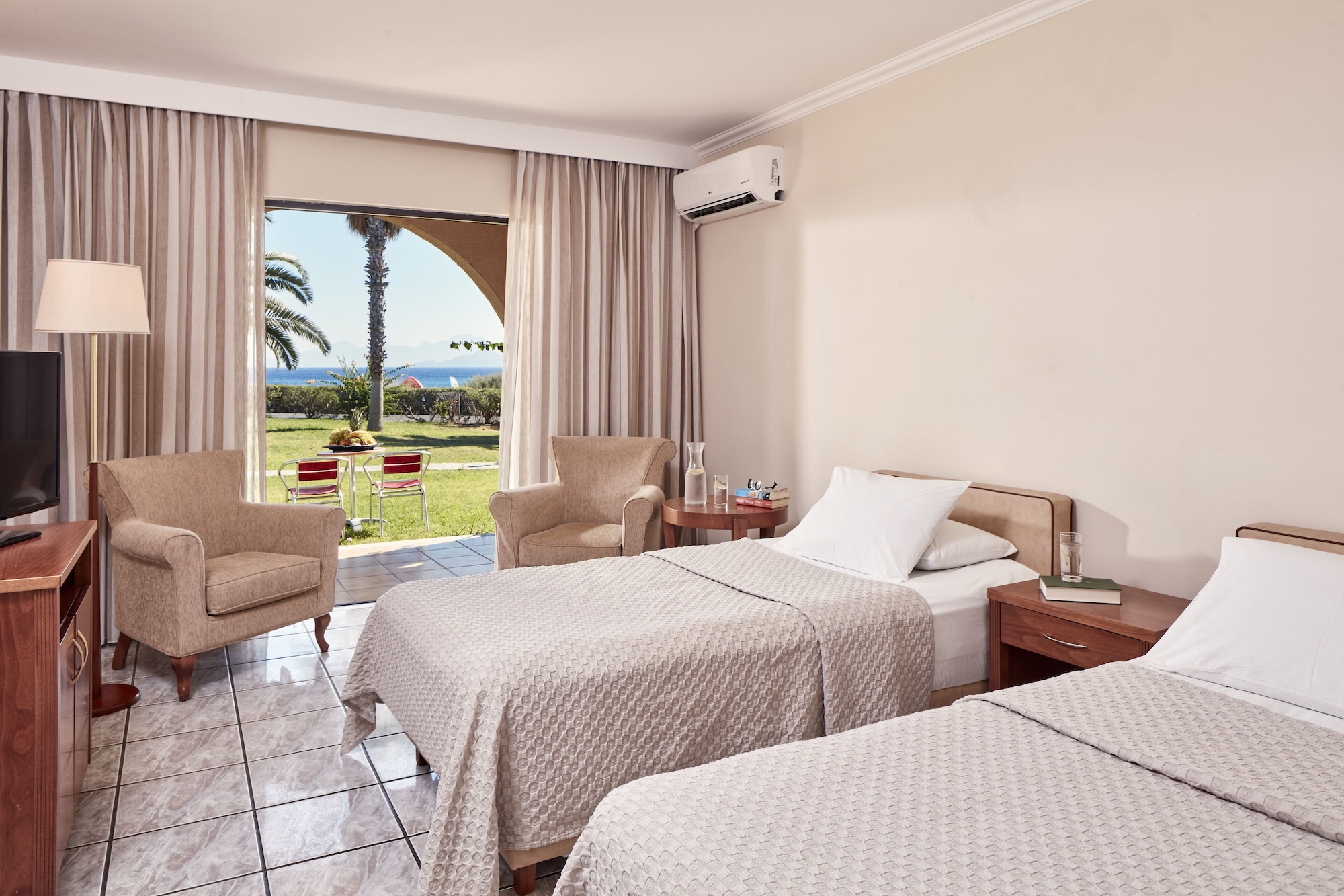 SUITE, PARTIAL SEA VIEW