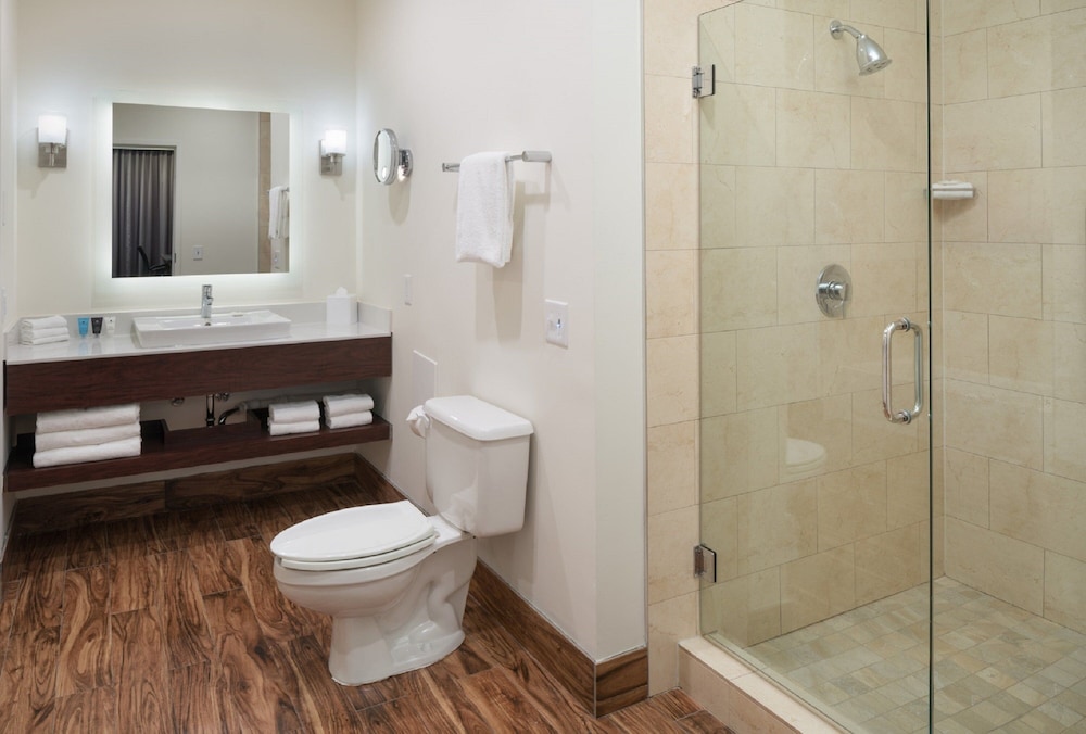 Crowne Plaza Springfield Convention CTR 24/77