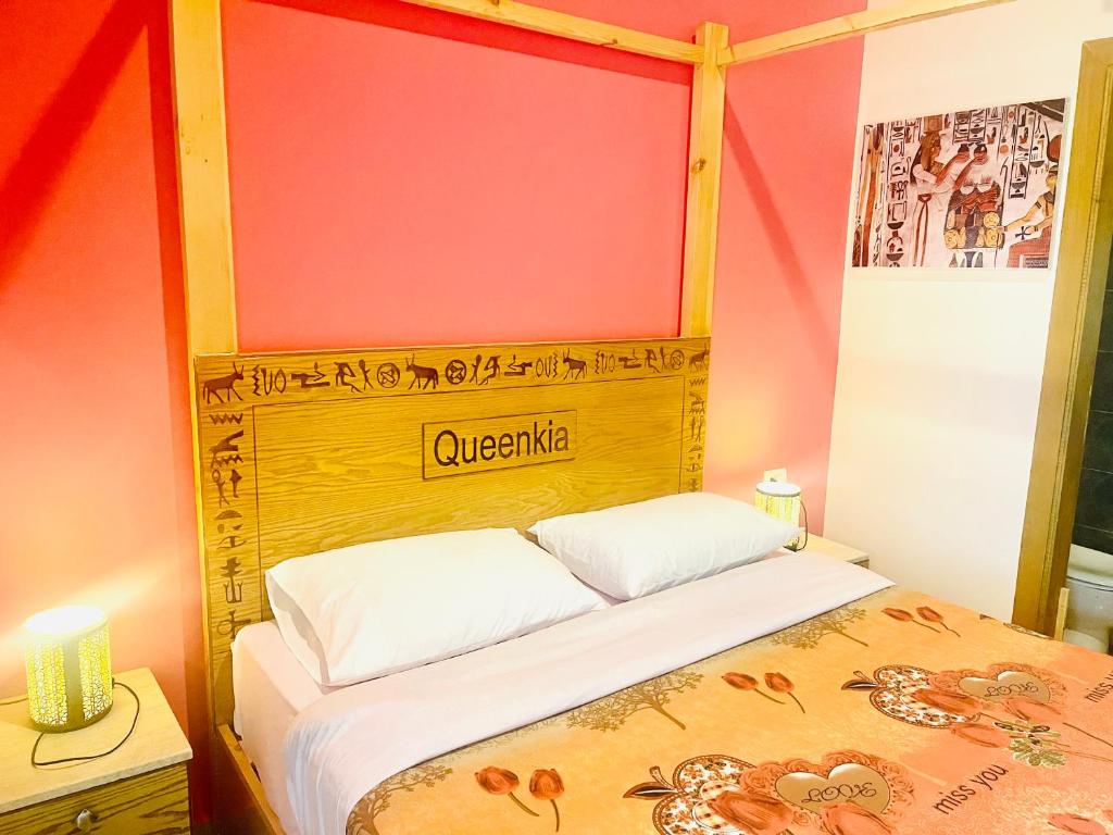 Kia, Superior, Queen Bed