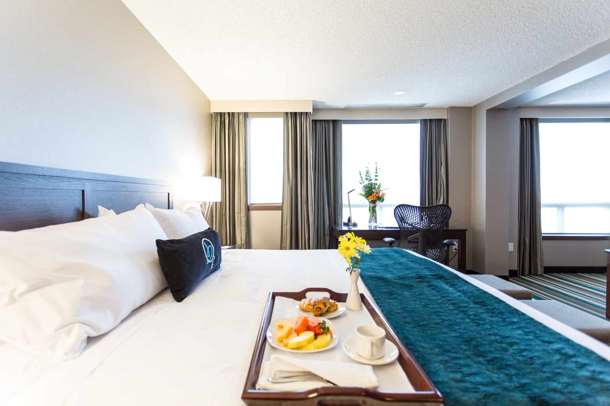 SIGNATURE, QUEEN BED, SOFA