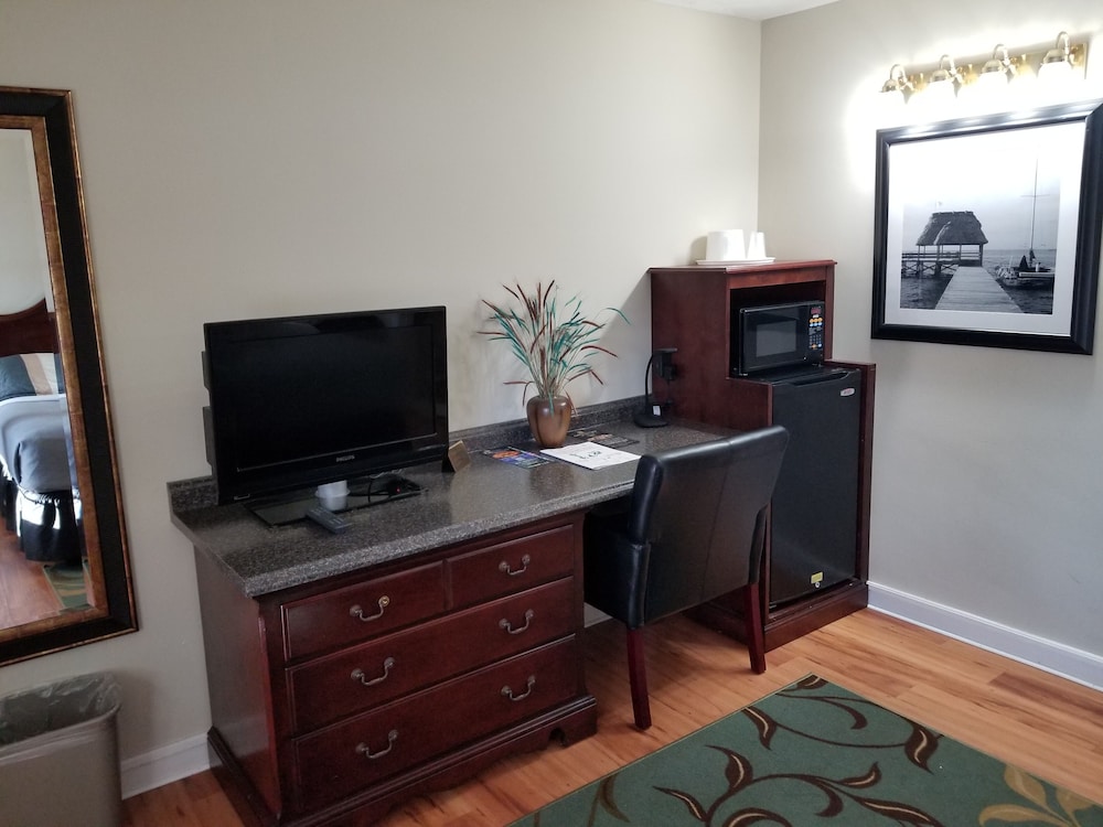 Colonial Inn Seekonk 51/58