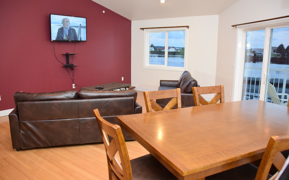 Longliner Lodge and Suites 30/41