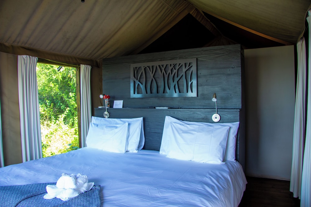 Ndhula Luxury Tented Lodge 11/48