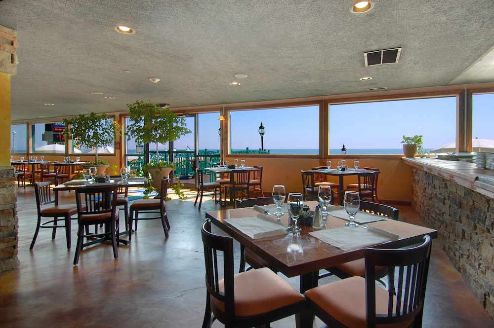 Howard Johnson Plaza Hotel By Wyndham Ocean City Oceanfront 27/31