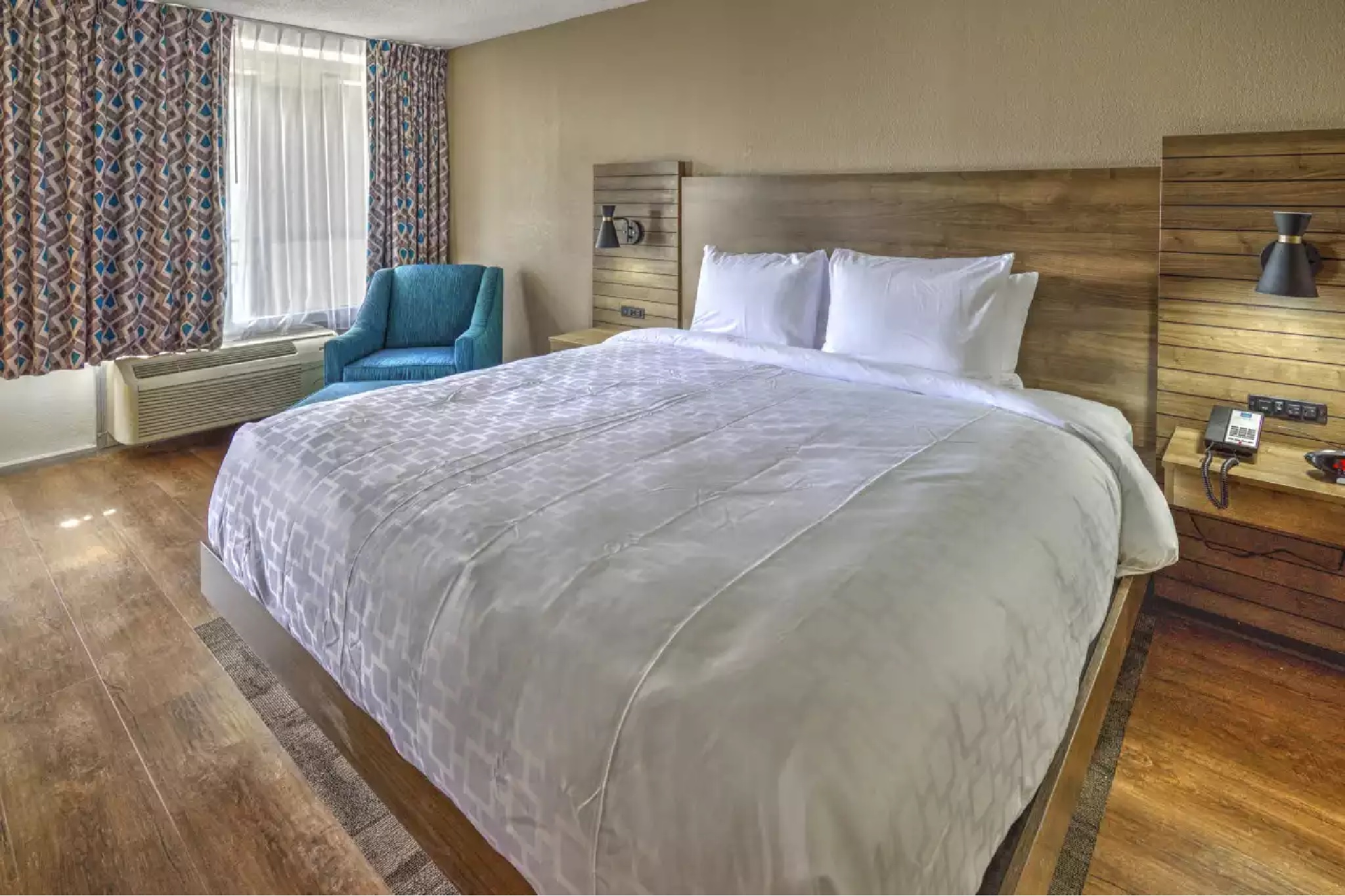 ROOM, KING BED