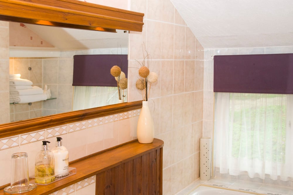 Beech Hill House B & B 48/50