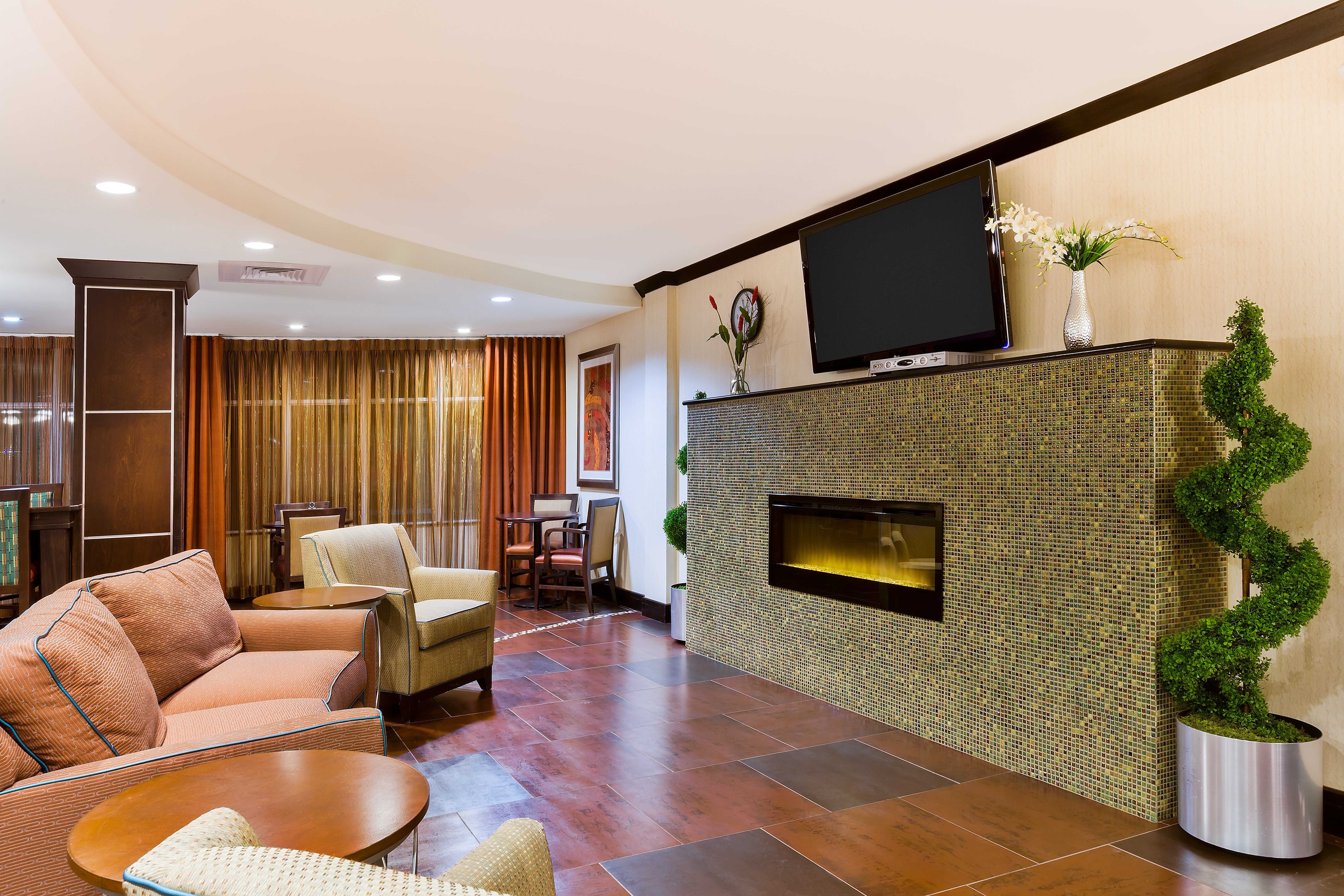 Holiday Inn Express Hotel And Suites Alpine Southeast 12/53