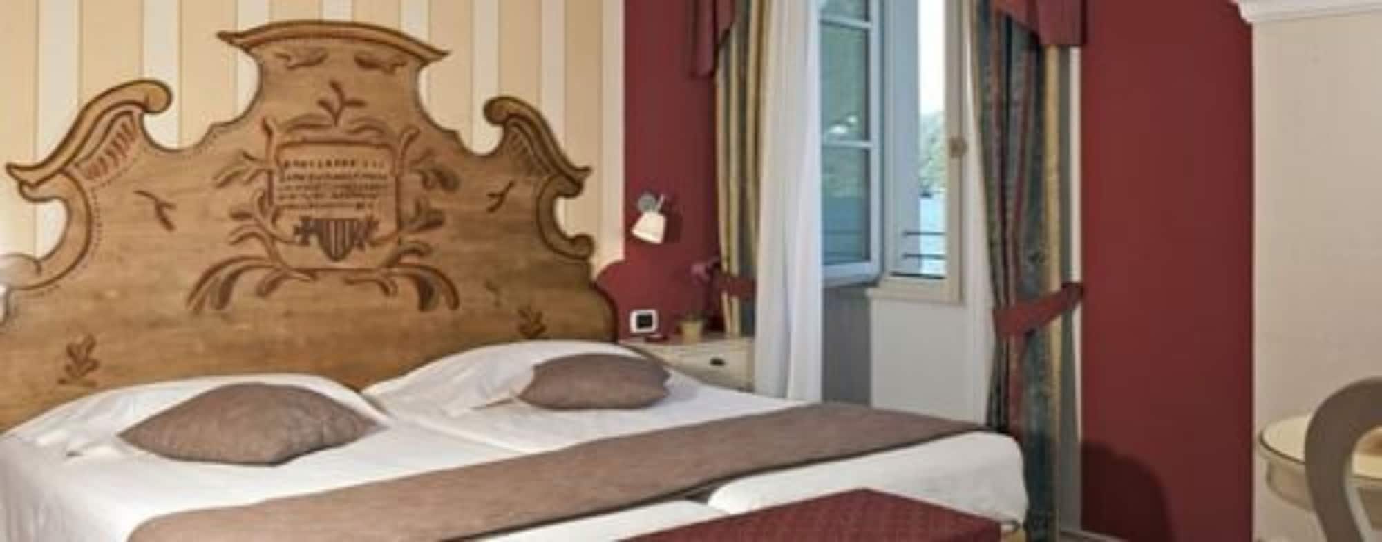 SUPERIOR, TWIN BEDS, LAKE VIEW