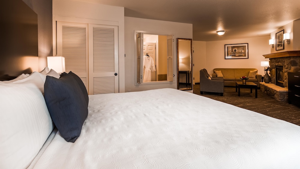 Best Western Plus Edmonds Harbor Inn 19/40