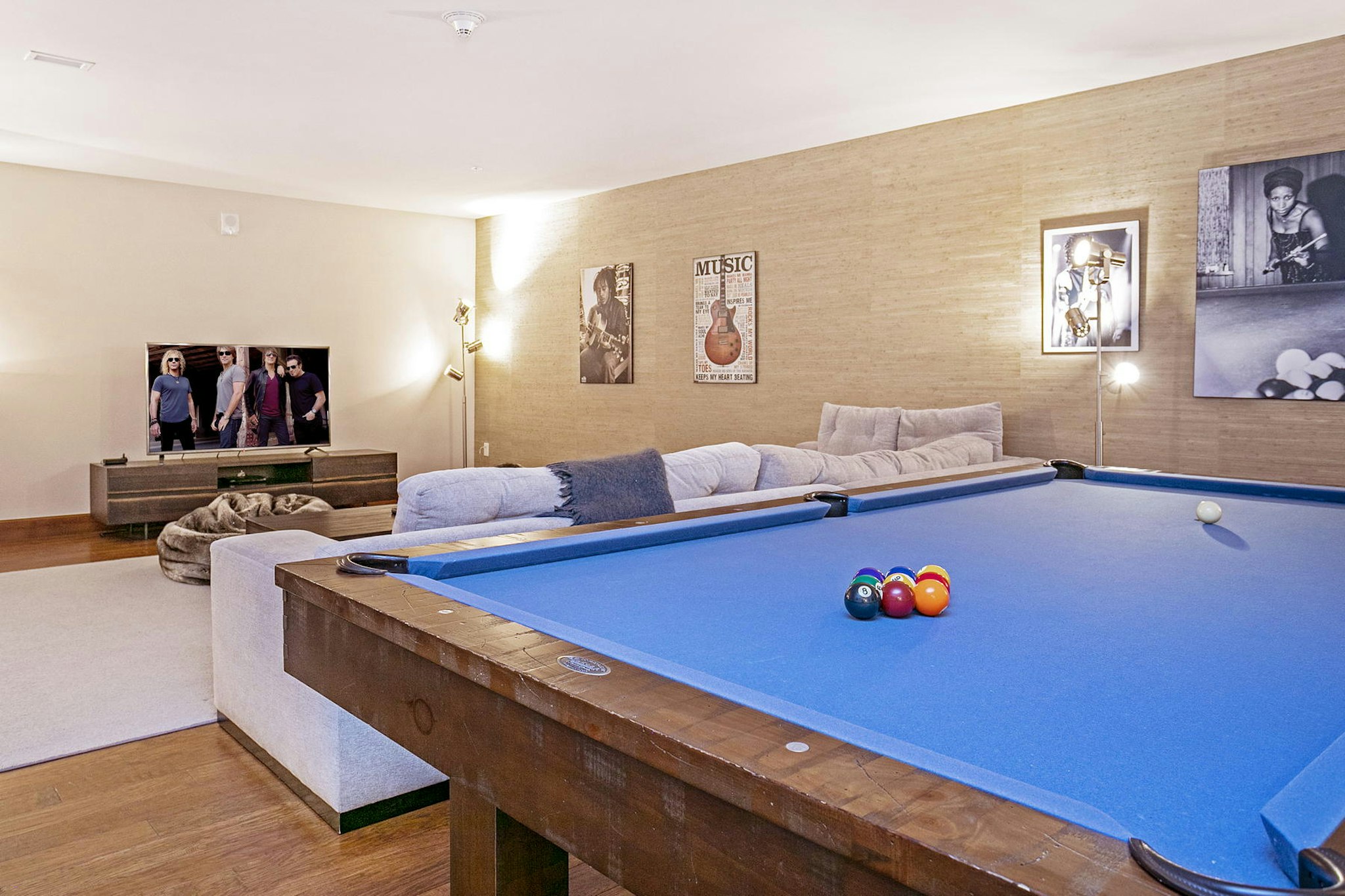 Vail Resorts' Legendary Lodging at Ritz-Carlton Residences 23/50