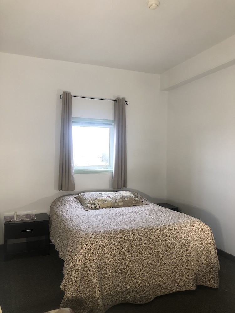 IceBerg Inn 6/25