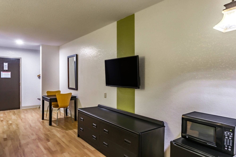 Motel6 Augusta, KS 10/37