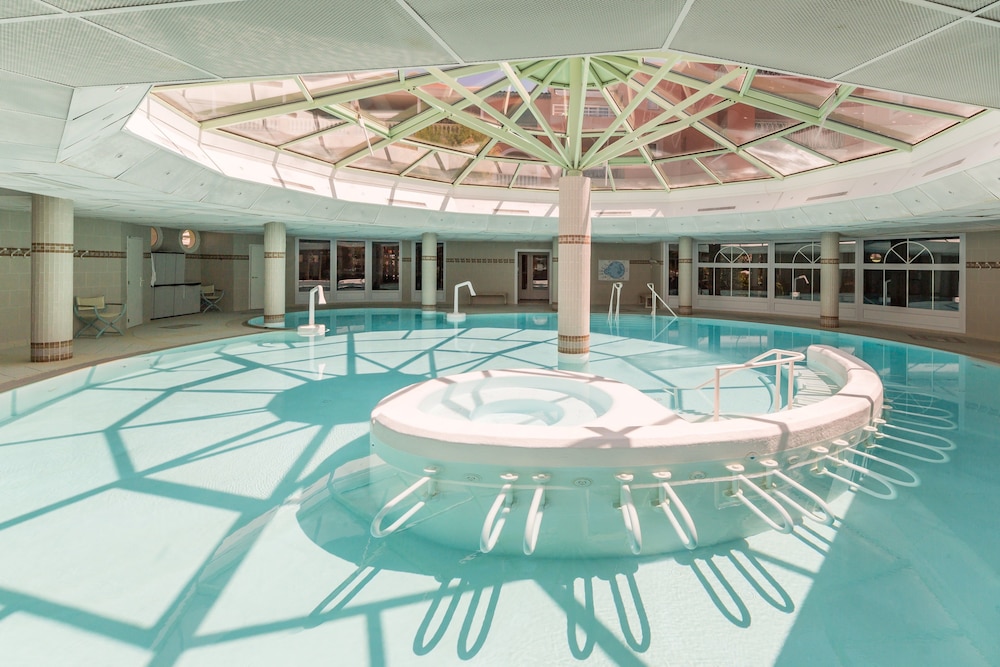 swimming pool spa