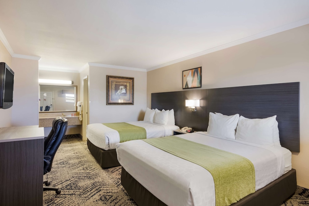 Standard, 2 Queen Beds