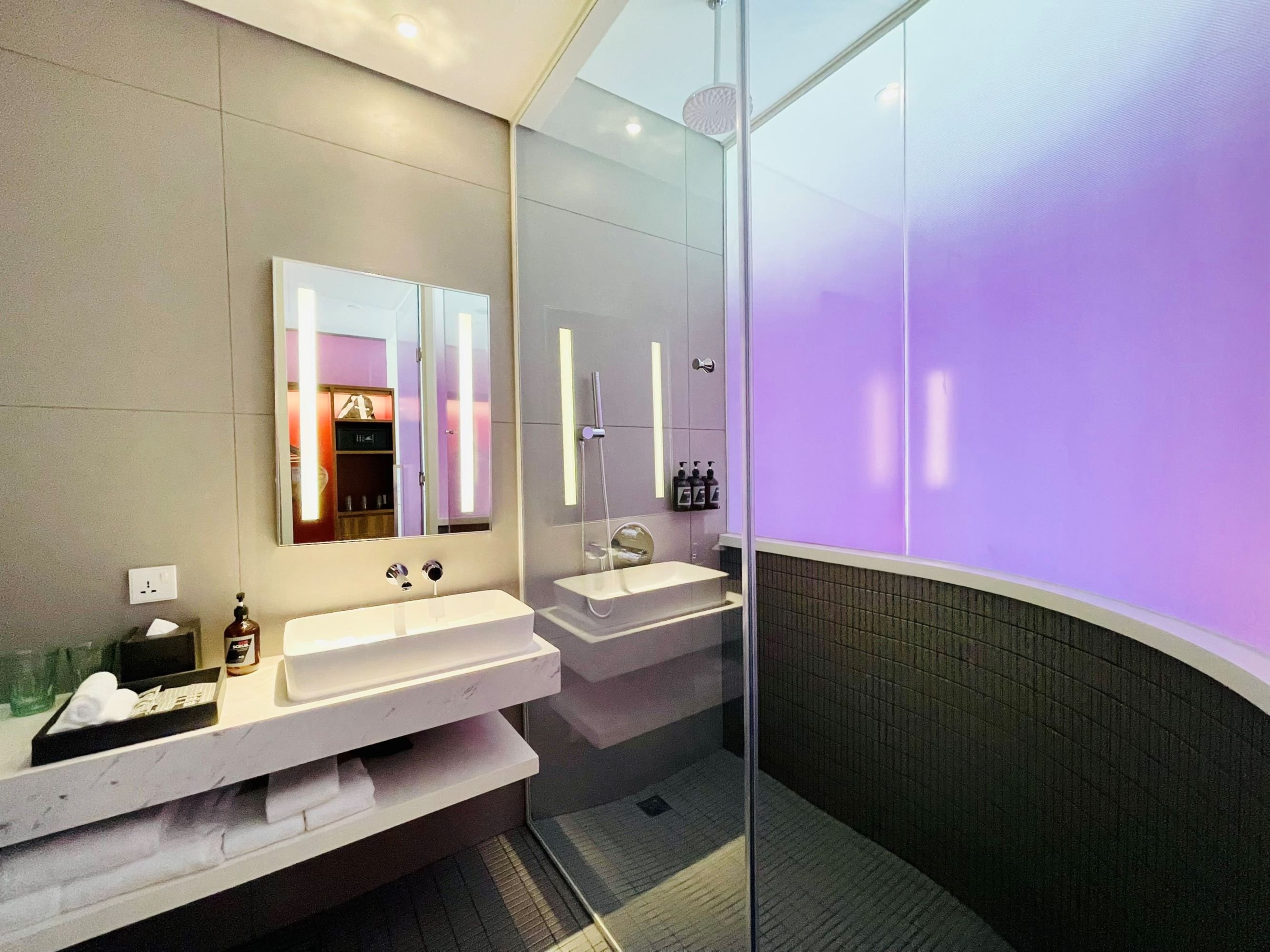 Wink Hotel Saigon Centre 44/45