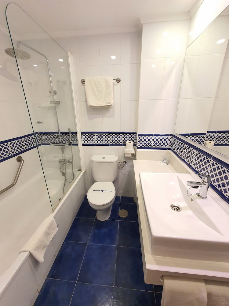 غرفة قياسية ثلاثية بسرير مزدوج وسرير فردي، La Barracuda Hotel 9/10