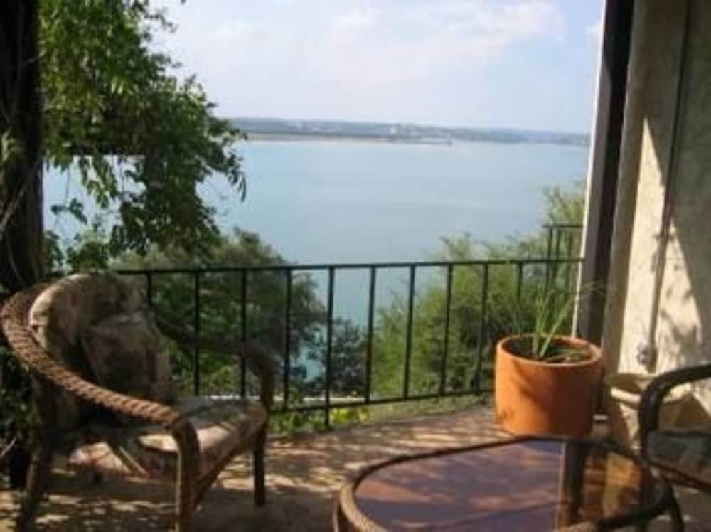 The Lakehouse Bed & Breakfast 16/46