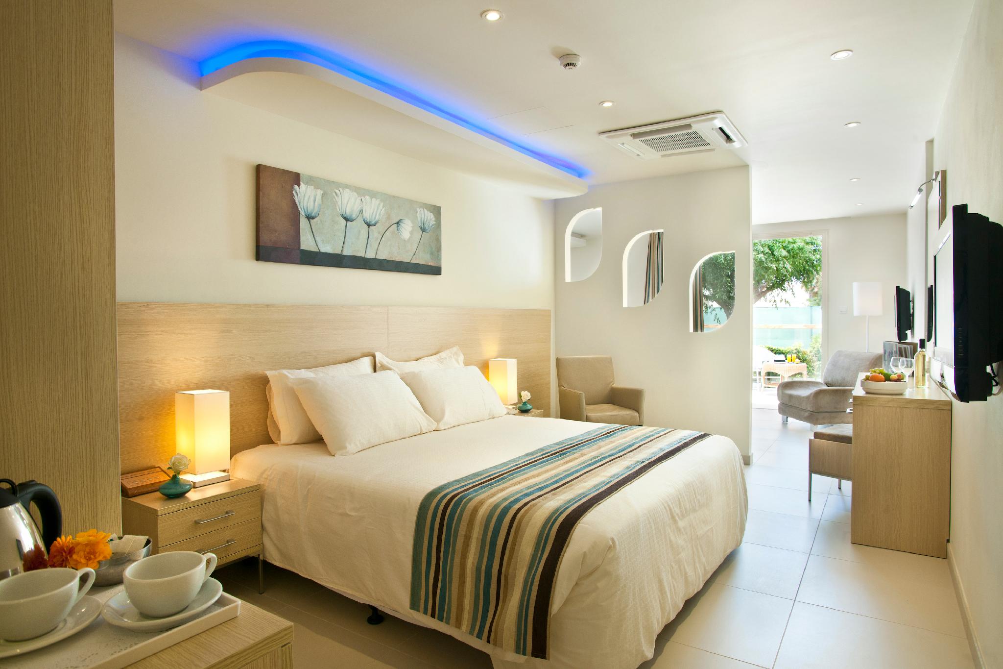 Swim Up, Suite, King Bed, Outdoor Jetted Tub, Sofa