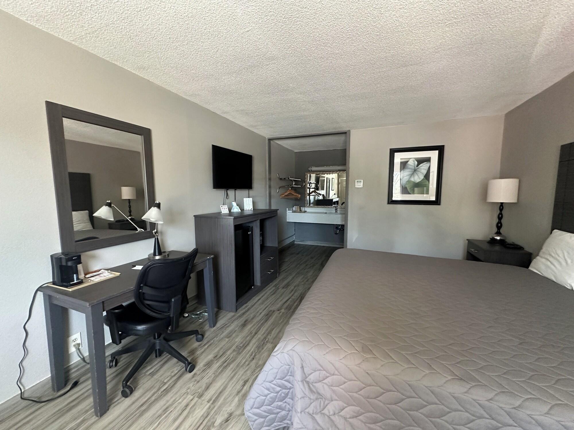 Executive Inn 29/41
