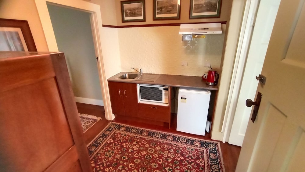 BLAKES MANOR DELORAINE 11/69