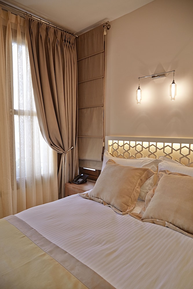 Arart Hotel 8/37