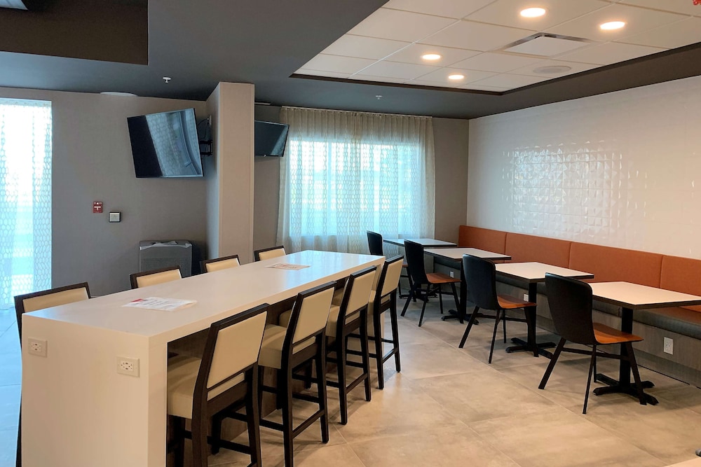 Wingate by Wyndham Kanata West Ottawa 36/49