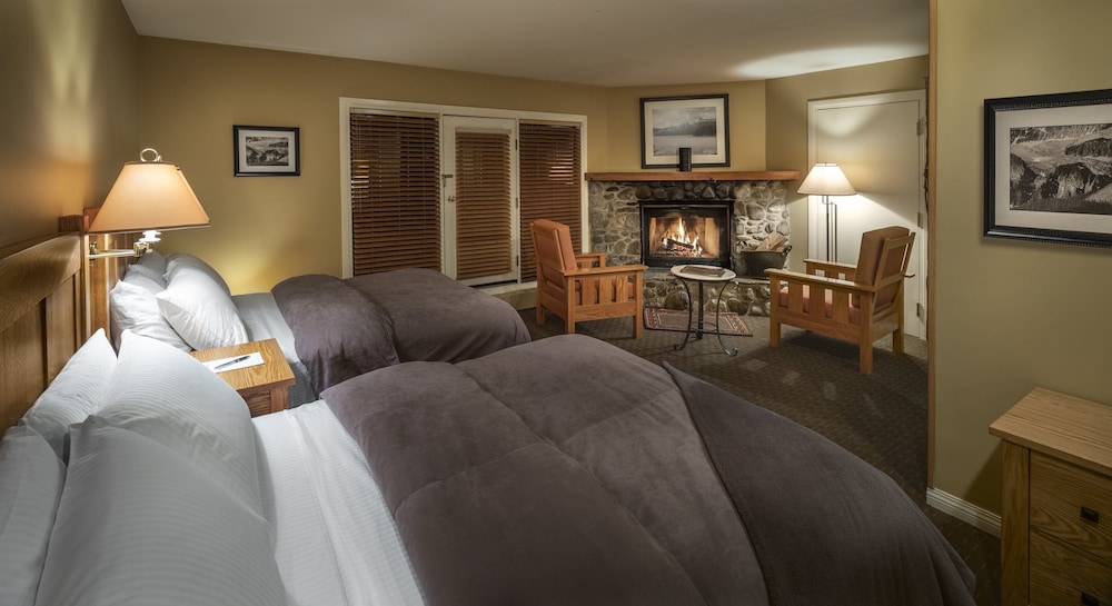 Emerald Lake Lodge 13/71