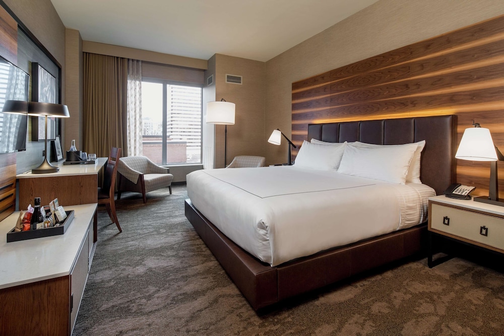 The Porter Portland Curio Collection By Hilton 10/67