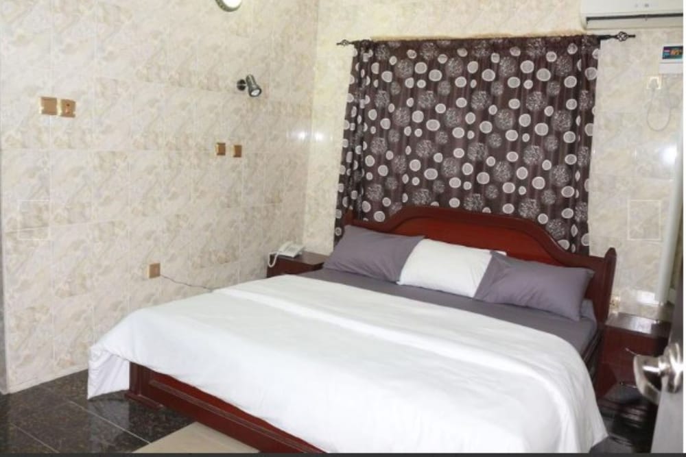 Cute Villa Hotel And Suites 6/17