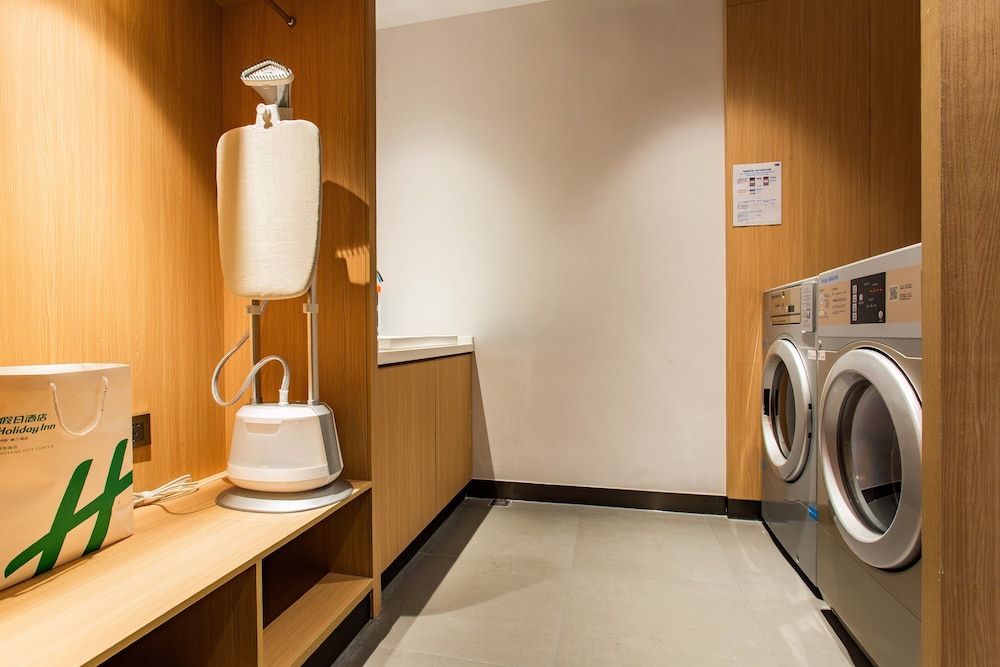 Holiday Inn Express Jiangmen Jianghai 13/79