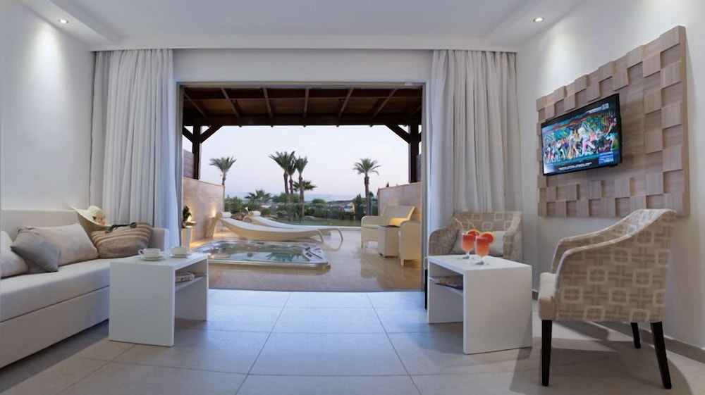 Asterias Beach Hotel 43/62