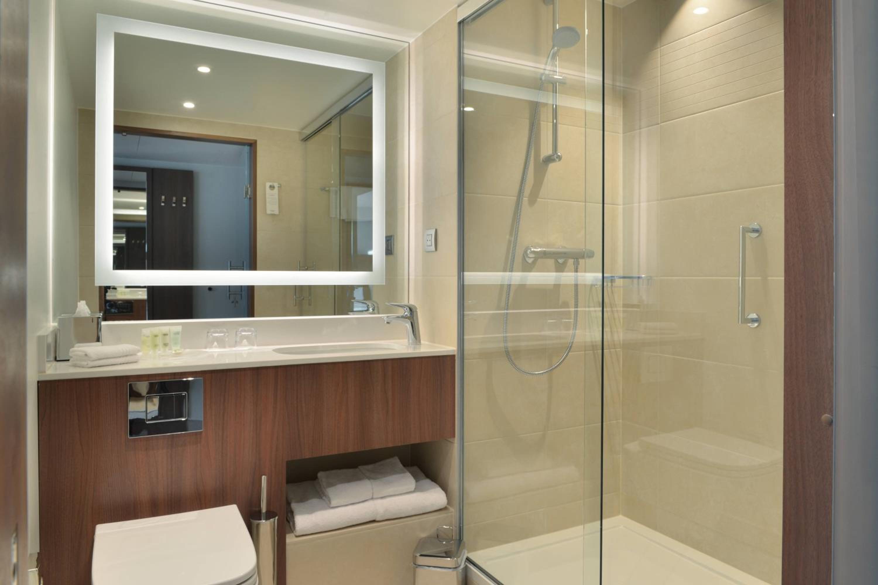 Superior, Queen Bed, Courtyard By Marriott Brussels Eu 3/3